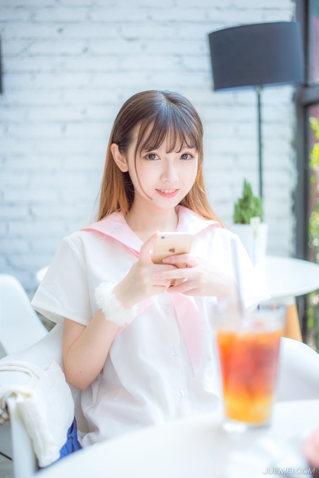 “你们也尽快离折翼天使资源社区，莫要让人生疑，待会儿我送二位出府，另外，告诉孝直一声，在刘璝离开成都之前，将他妻子扣住，免得刘璝一怒之下杀人，让这份仇怨弄大，也可以作为后手。”孟达看了两人一眼，真不知道法正从哪里招来这种奇人异事的。